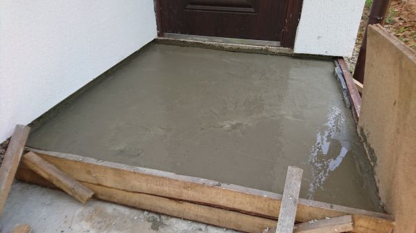 Entryway Concrete Repair in Elgin